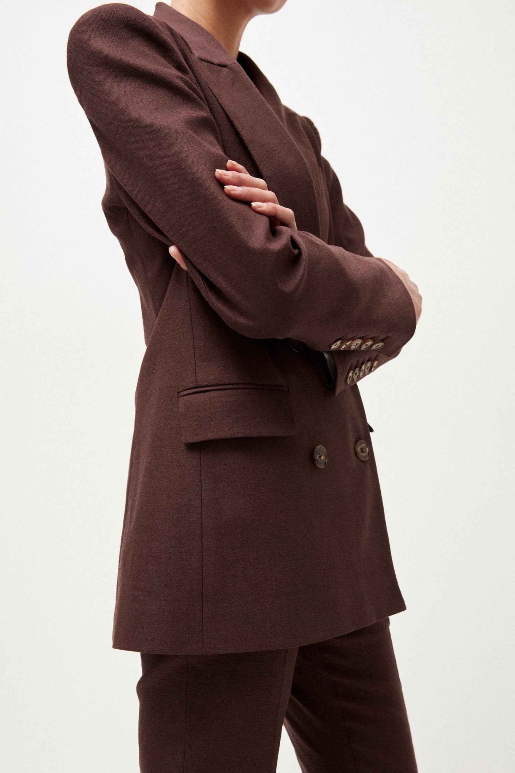 Amalia Blazer in Linen Stretch Mocha - ELENA NANCU
Amalia Blazer in Leinenstretch Mokka - ELENA NANCU
