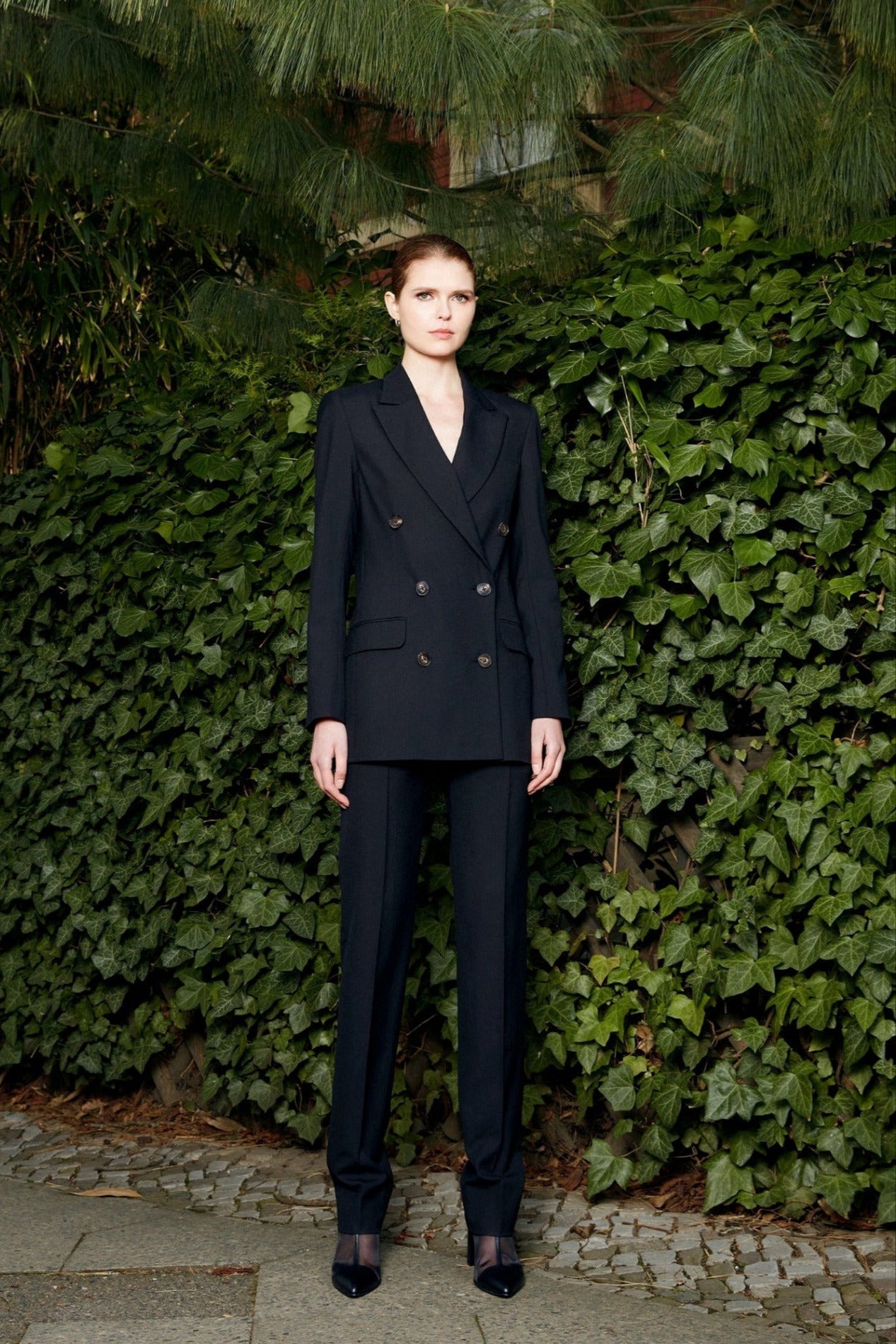 Amalia Blazer in Virgin Wool Black - ELENA NANCU
Amalia Blazer in Schurwolle Schwarz - ELENA NANCU