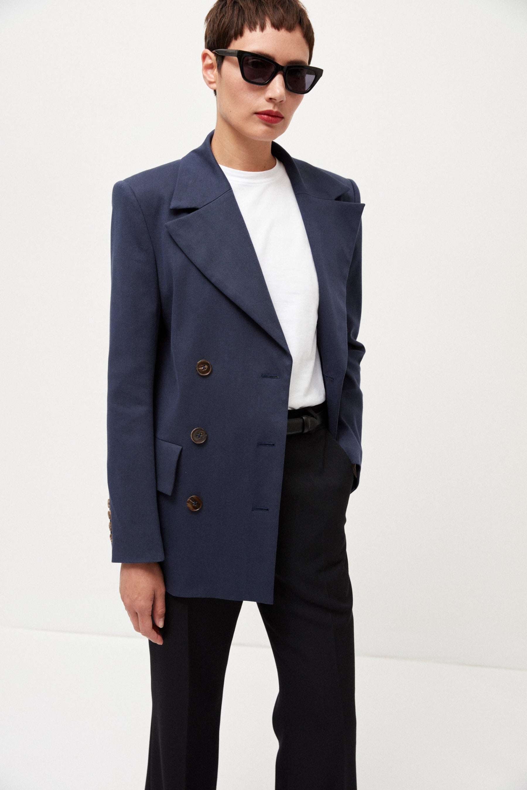 Bella Blazer in Cotton Gabardine Petrol Blue - ELENA NANCU
Bella Blazer in Baumwollgabardine Petrol Blau - ELENA NANCU