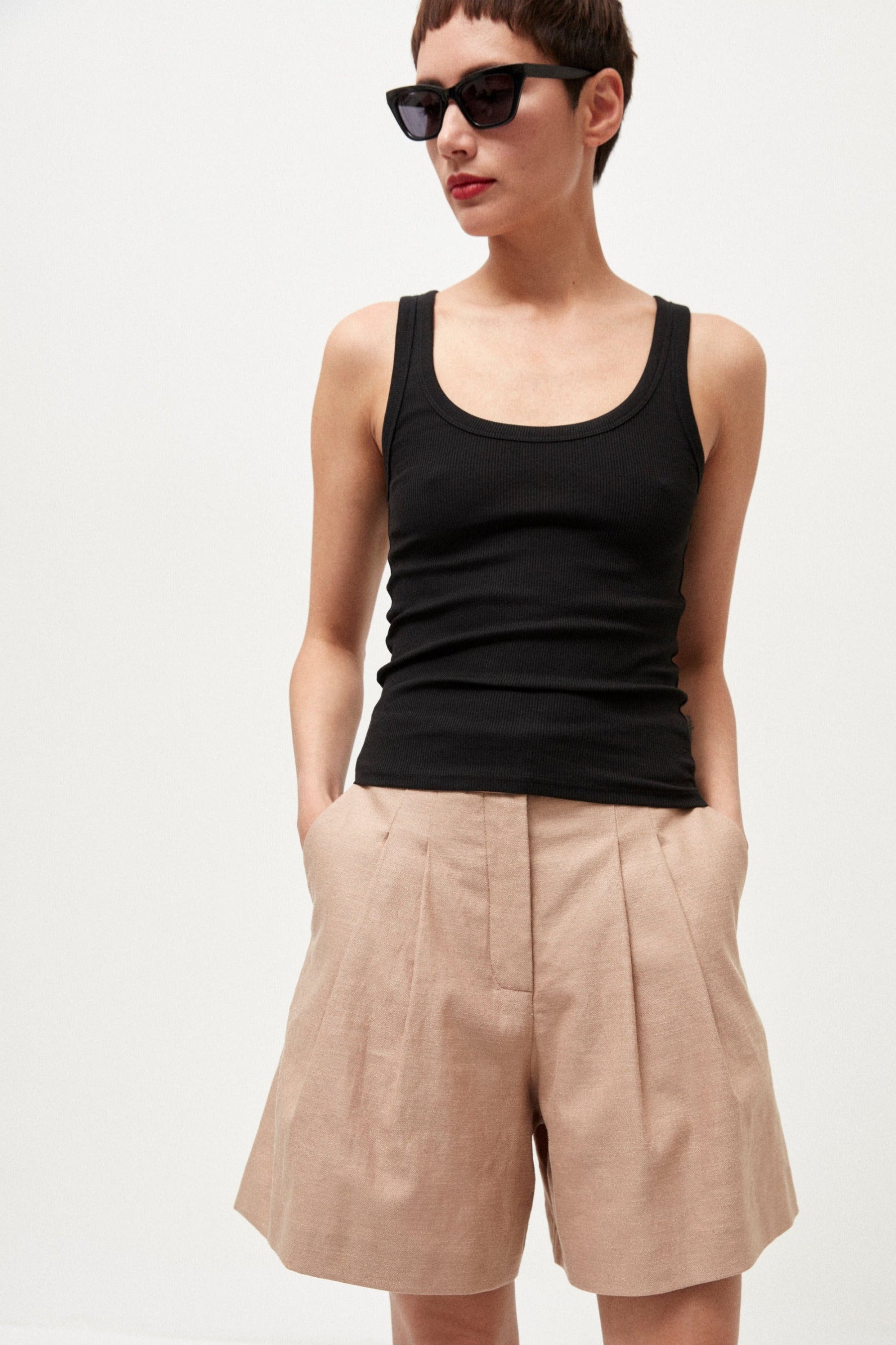 Elena Shorts in Linen Stretch Beige - ELENA NANCU
Elena Shorts in Leinen Stretch Beige - ELENA NANCU
