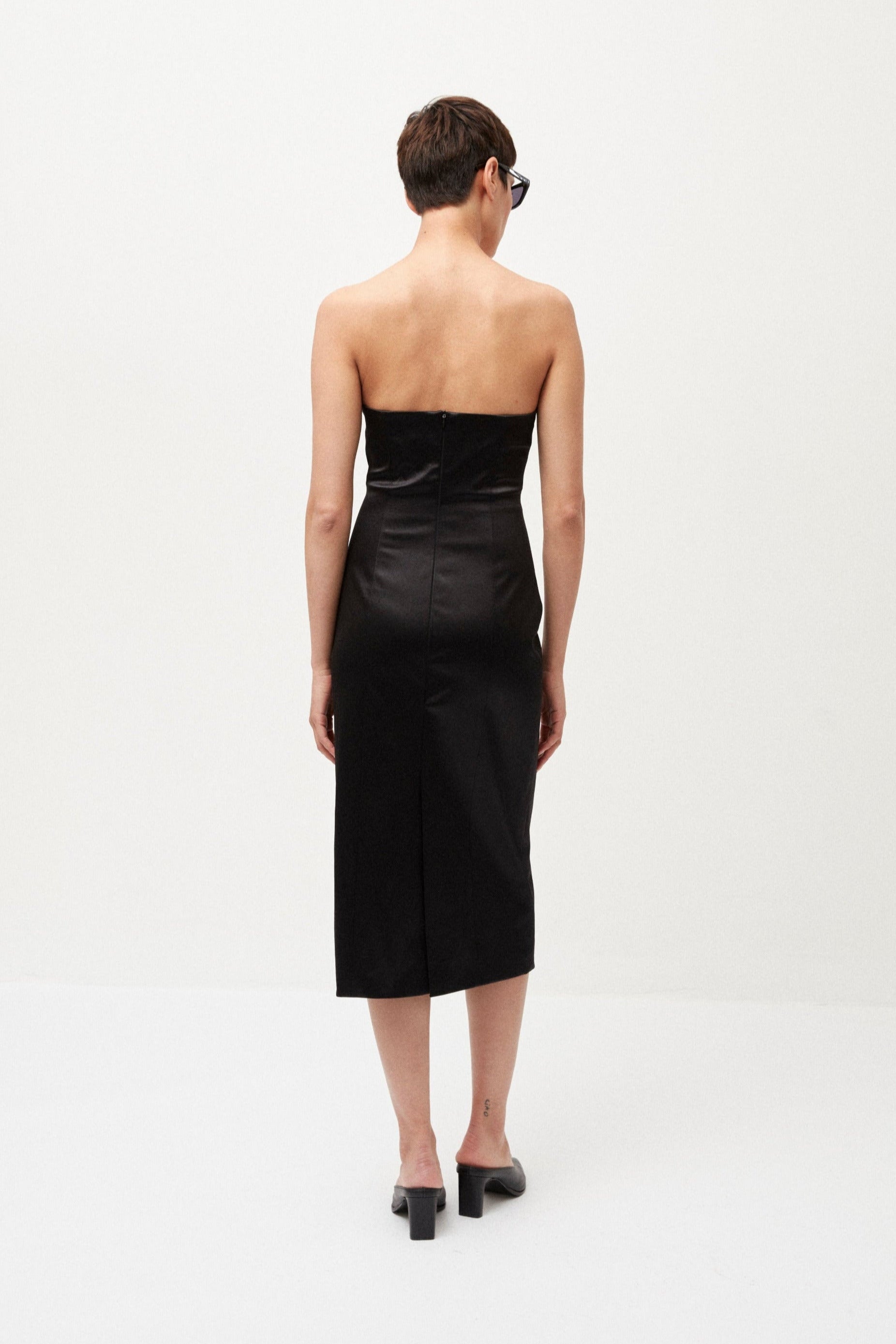 Lauren Dress in Satin Black - ELENA NANCU
Lauren Kleid n Satin Schwarz - ELENA NANCU